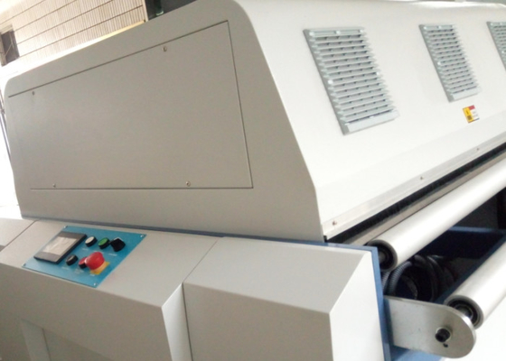 China Máquina de estratificação do filme térmico ultravioleta com sistema de controlo sobreposto fornecedor