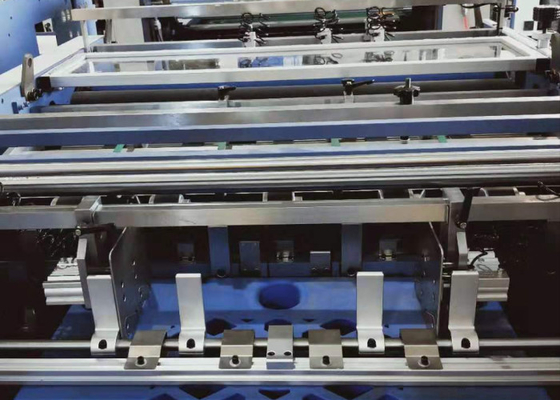 China Máquina de perfuração automática 100 do laminador do rolo - espessura 500Gsm de papel fornecedor