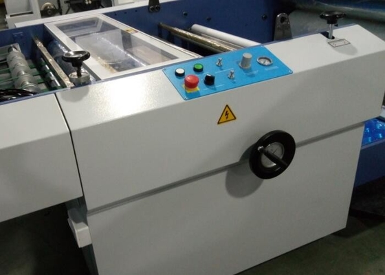 China Alimentação manual semi de tipo automático lustrosa/matte da máquina da laminação do filme de Bopp fornecedor